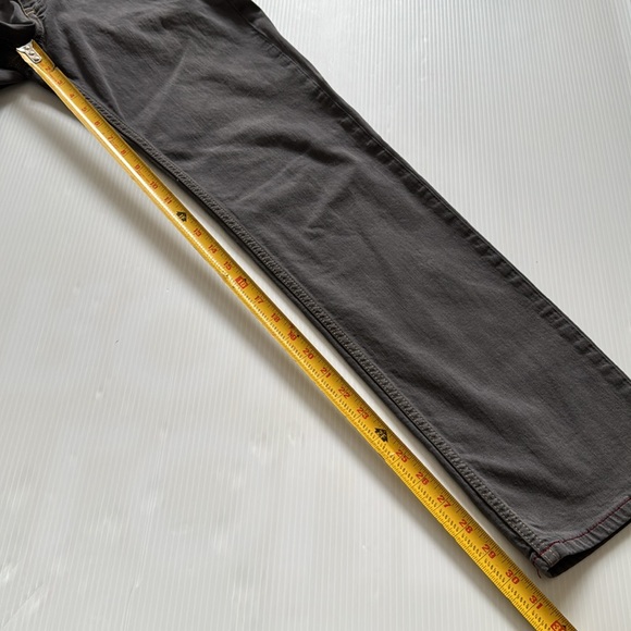 Tommy Bahama Gray straight leg Men's Jeans. Size 33 x 32 - Picture 11 of 16